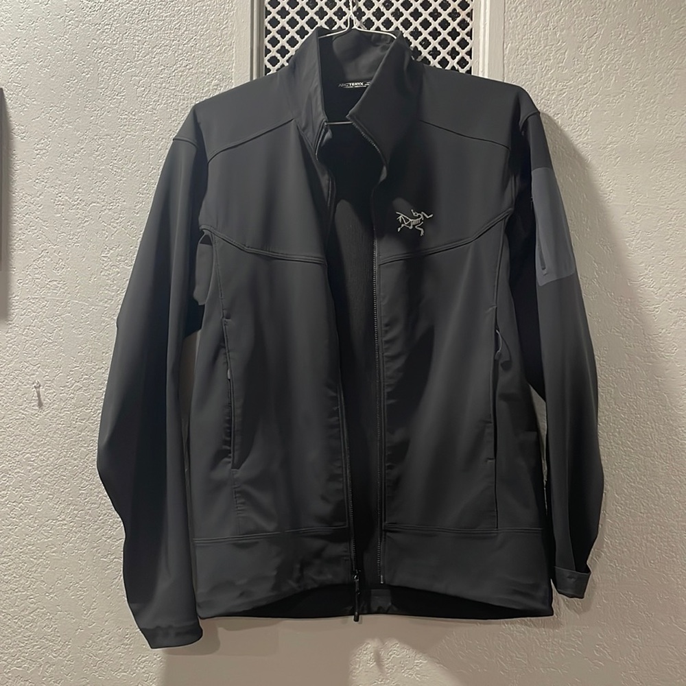Men’s Arc’teryx softshell jacket, size medium
